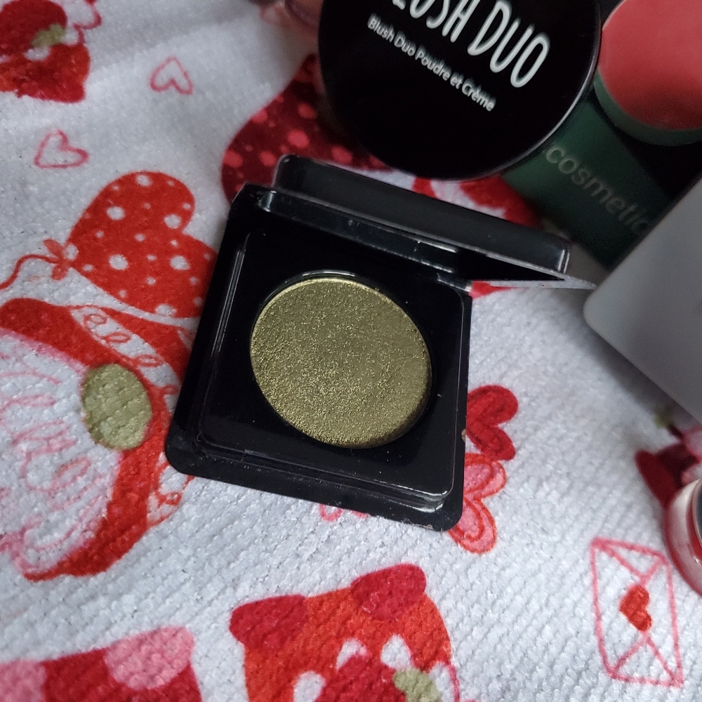 Makeup Bundle - Picture 4 of 9